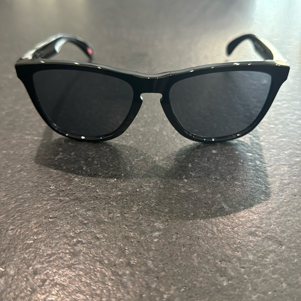 Oakley frog skin sunglasses